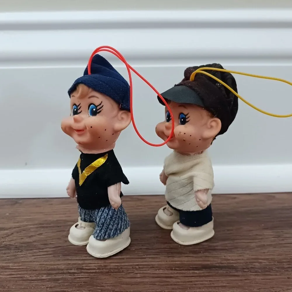Unbranded vintage elf